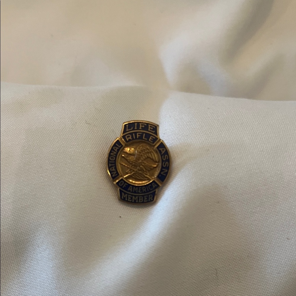 Gold and Blue Men's NRA Lifetime Member Accessory Pin